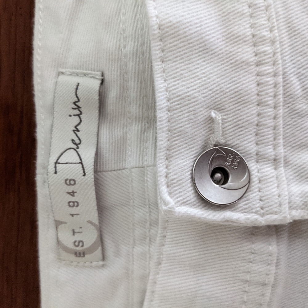 Classic white Capri jeans